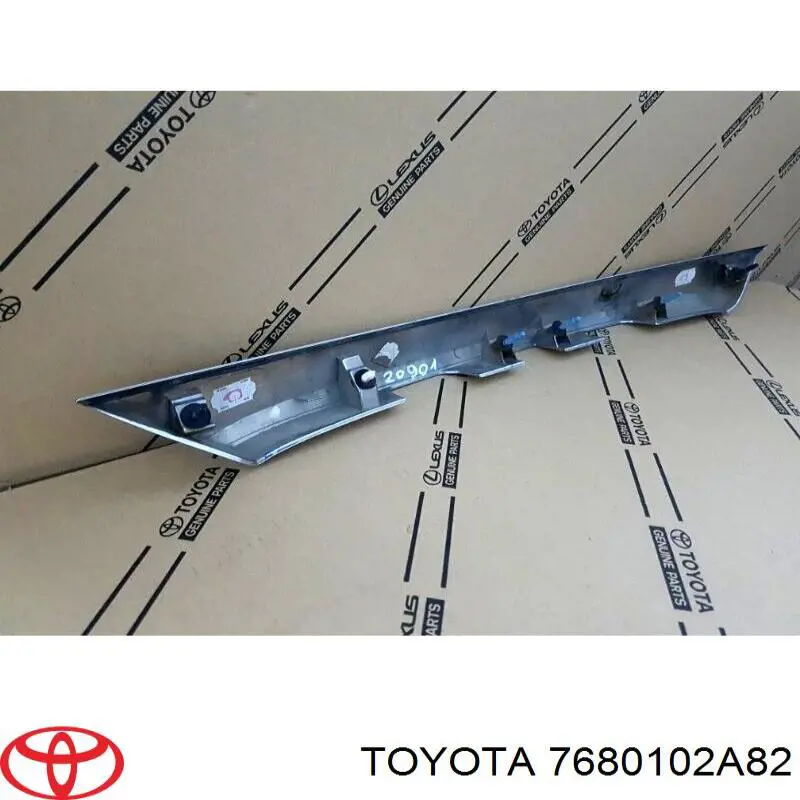  Toyota 7680102A82
