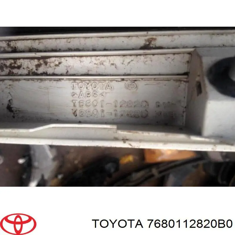 Купити 7680112820B0 Toyota Накладка задньої 3-й/5-й двері