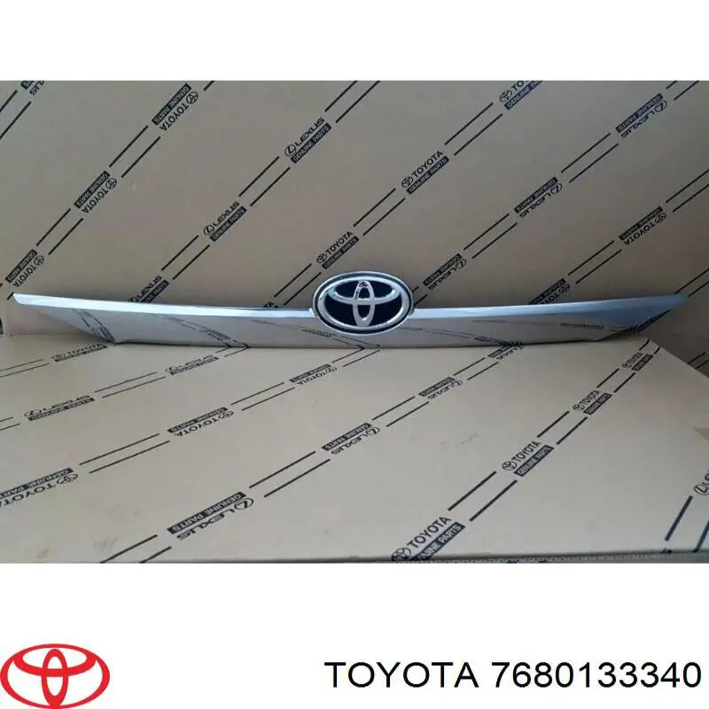 7680133340 Toyota Накладка на кришку багажника