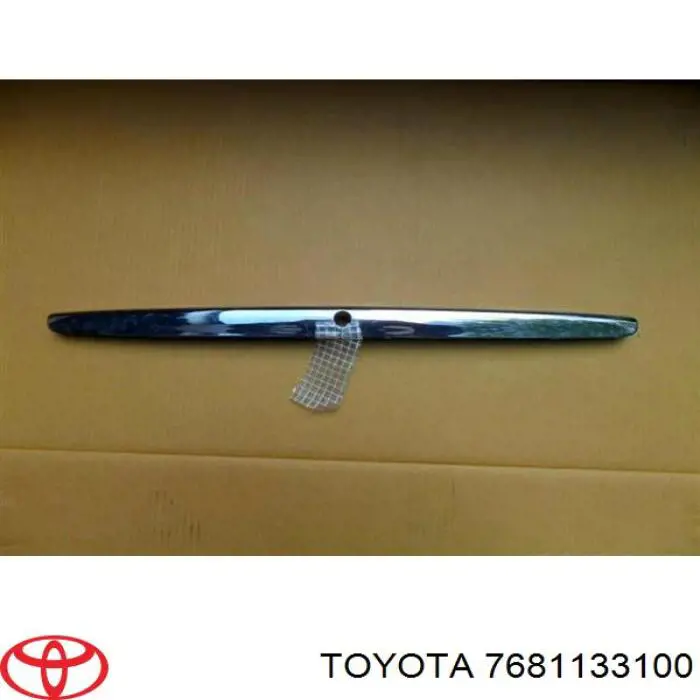 Купити 7681133100 Toyota Накладка на багажник