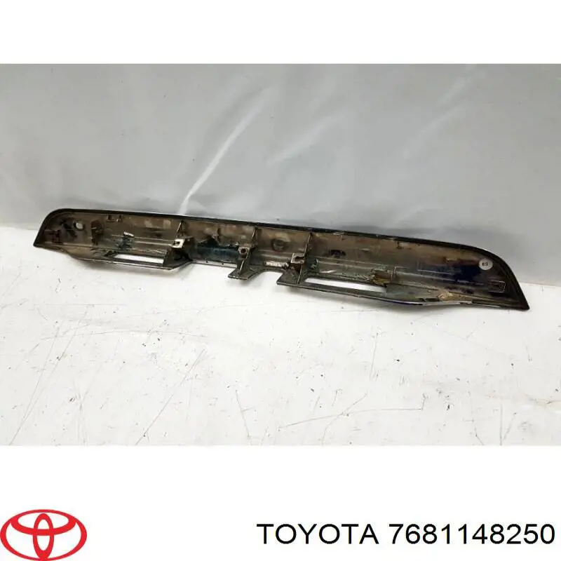 7681148250 Toyota Накладка задніх 3-х/5-х дверей
