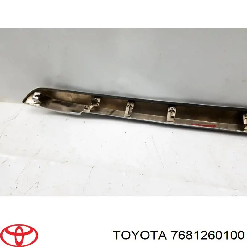 Накладка задньої 3-й/5-й двері 7681260100 Toyota