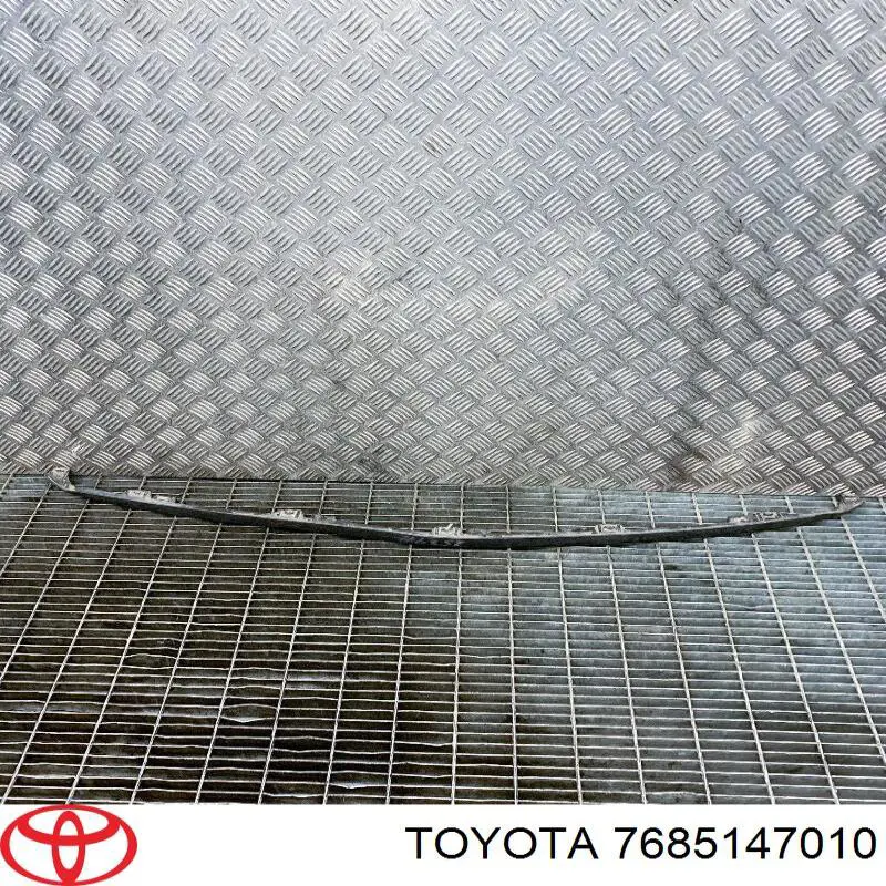 Спойлер переднього бампера 7685147010 Toyota