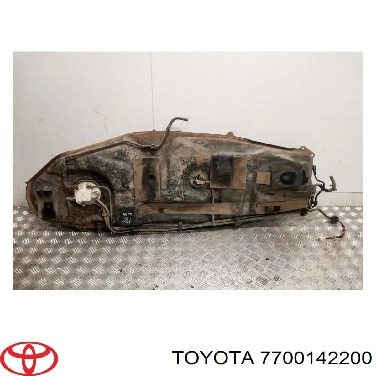  Паливний бак Toyota RAV4 4