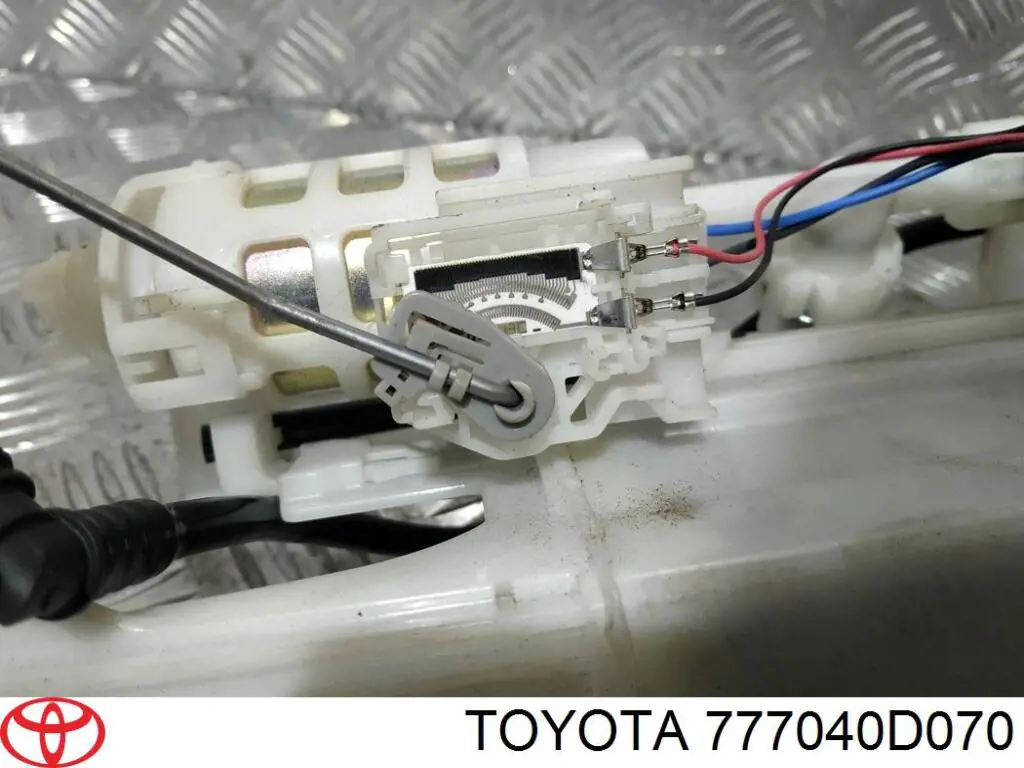 Купити 777040D070 Toyota Насос занурювальний в баці