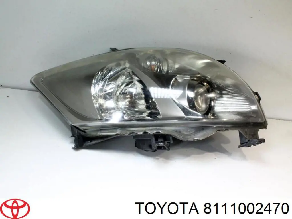 Купити 8111002470 Toyota Права блок фара