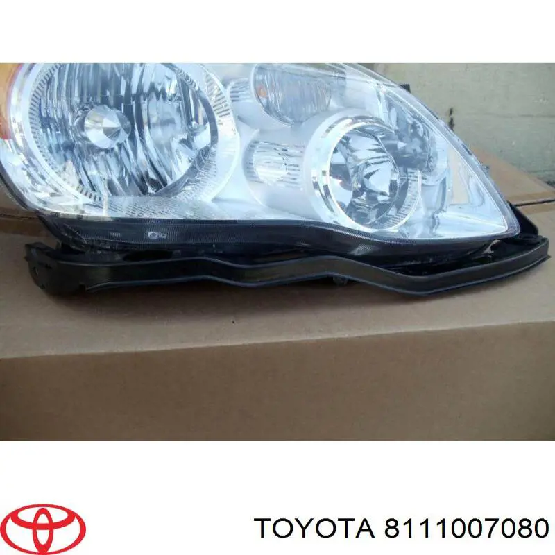 Купити 8111007080 Toyota Права блок фара