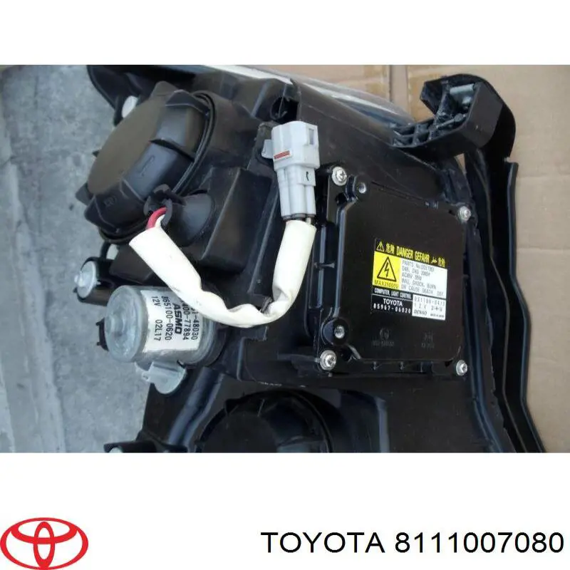 Фара права 8111007080 Toyota