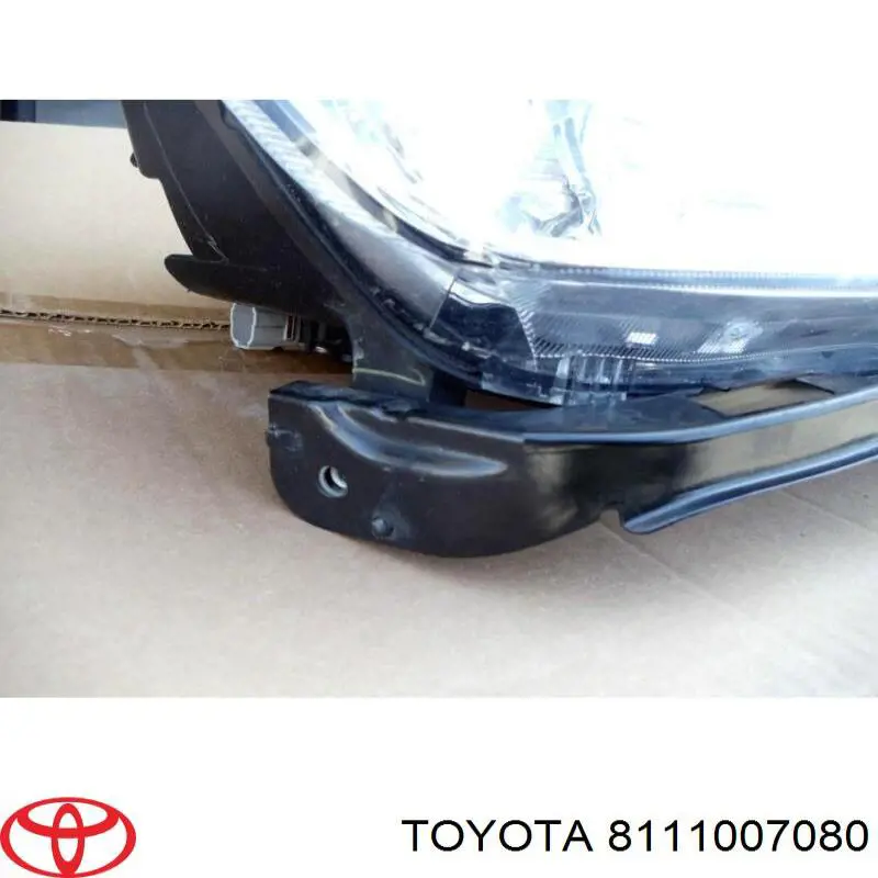 8111007080 Toyota Основна фара - вставка