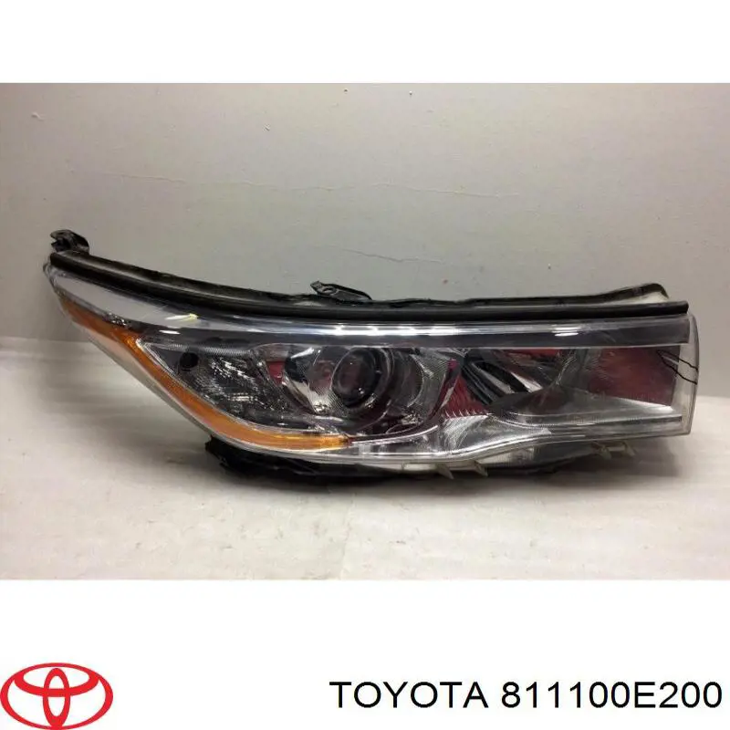 Купити 811100E200 Toyota Права блок фара