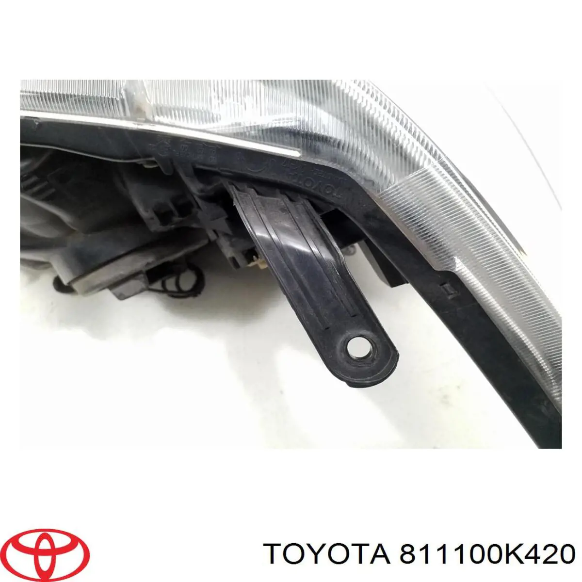 Купити 811100K420 Toyota Права блок фара