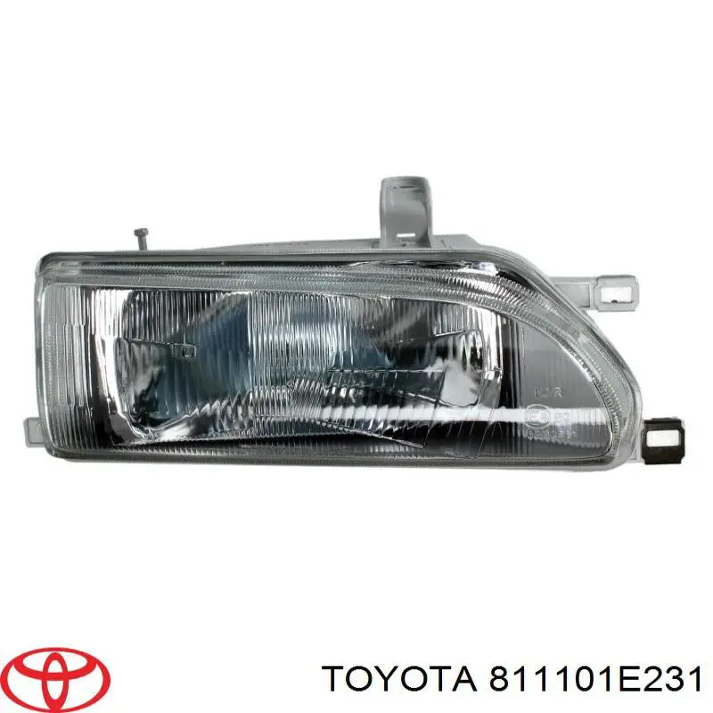 811101E231 Toyota Фара правая