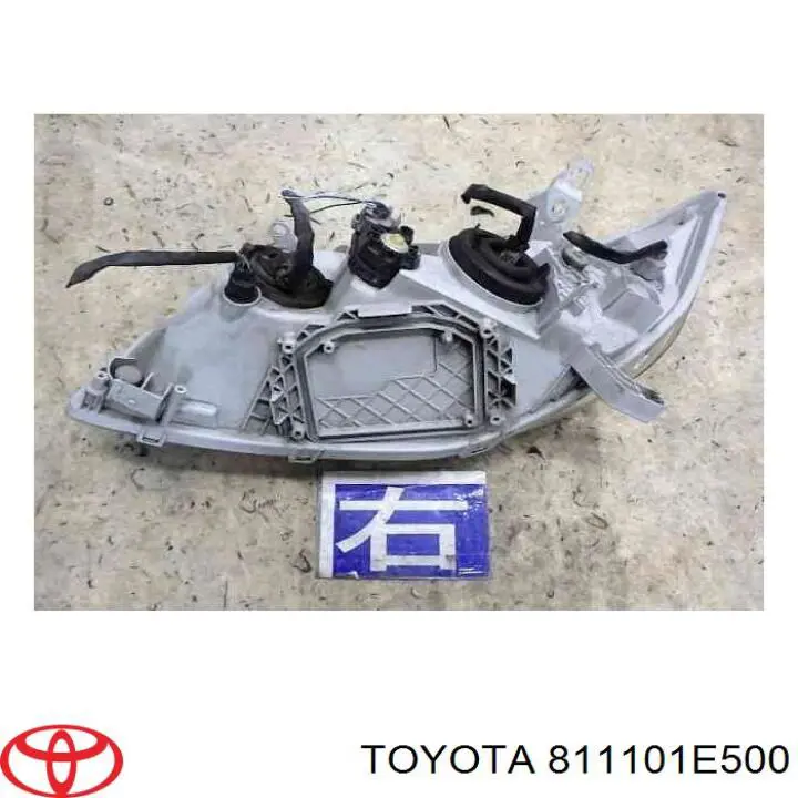 811301E510 Toyota Основна фара - вставка