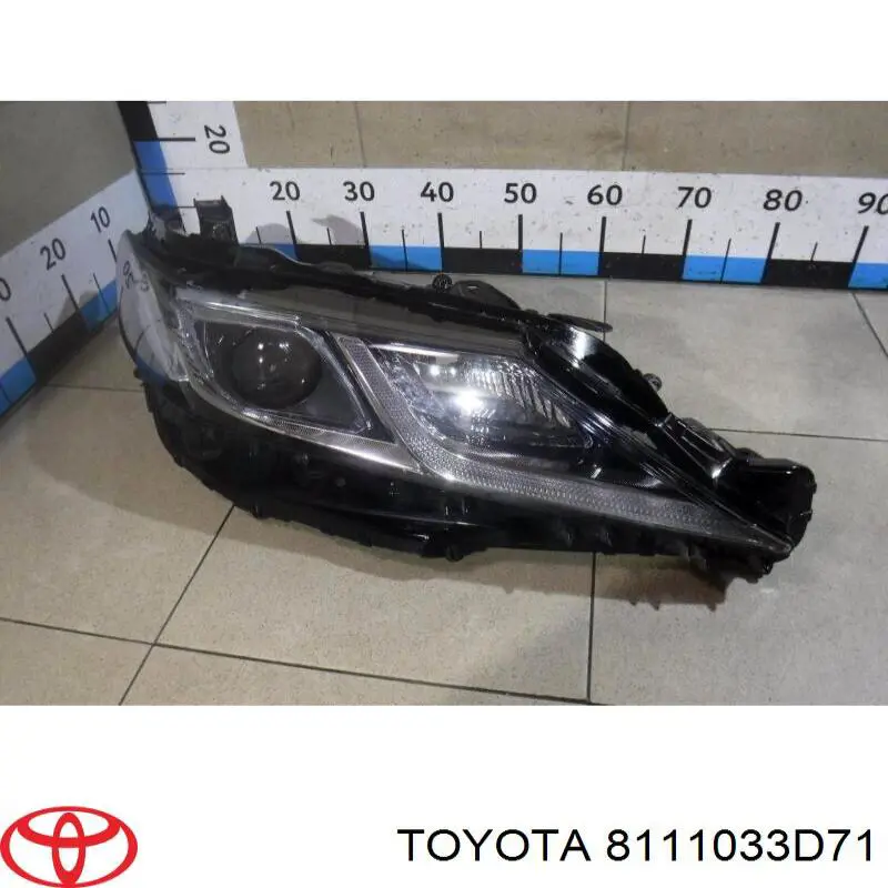 8111033D71 Toyota Основна фара - вставка