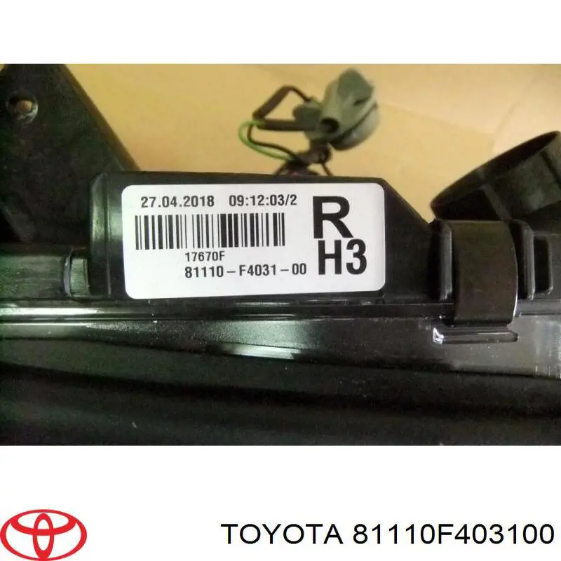 81110F403100 Toyota Фара правая