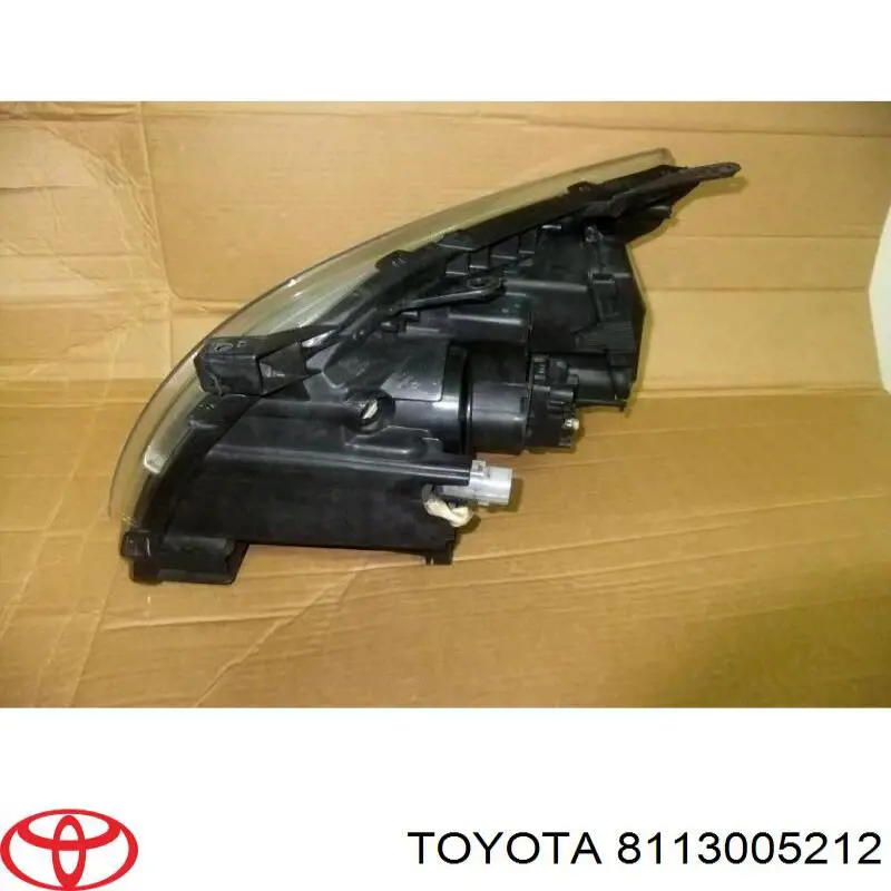 8113005210 Toyota Фара правая