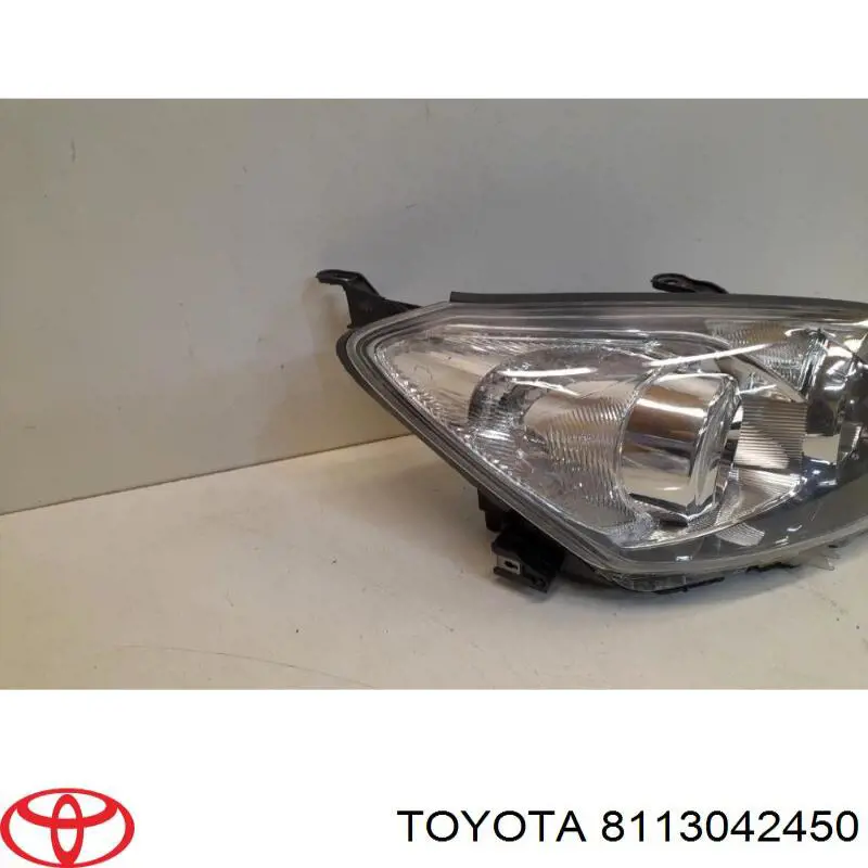 8113042450 Toyota Фара правая