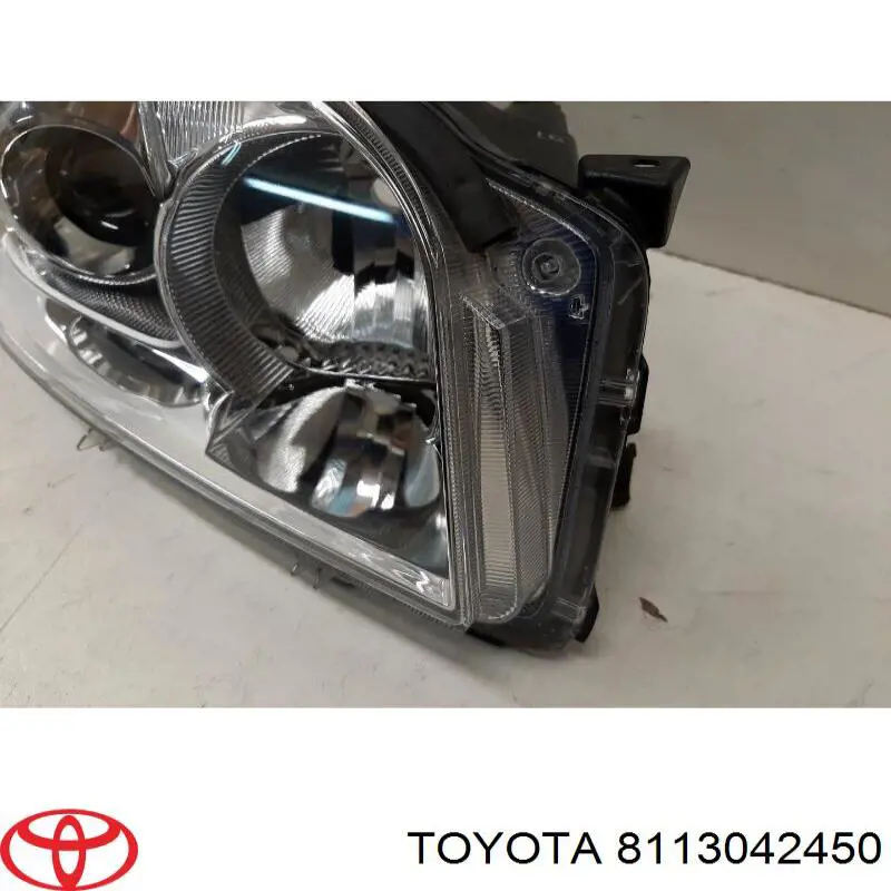 Купити 8113042450 Toyota Права блок фара