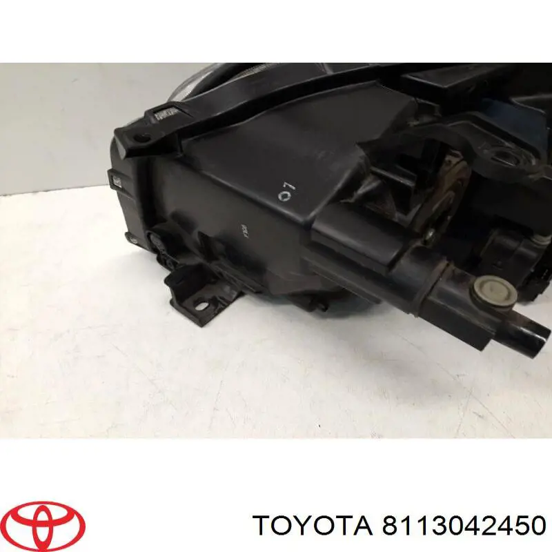 Фара права 8113042450 Toyota
