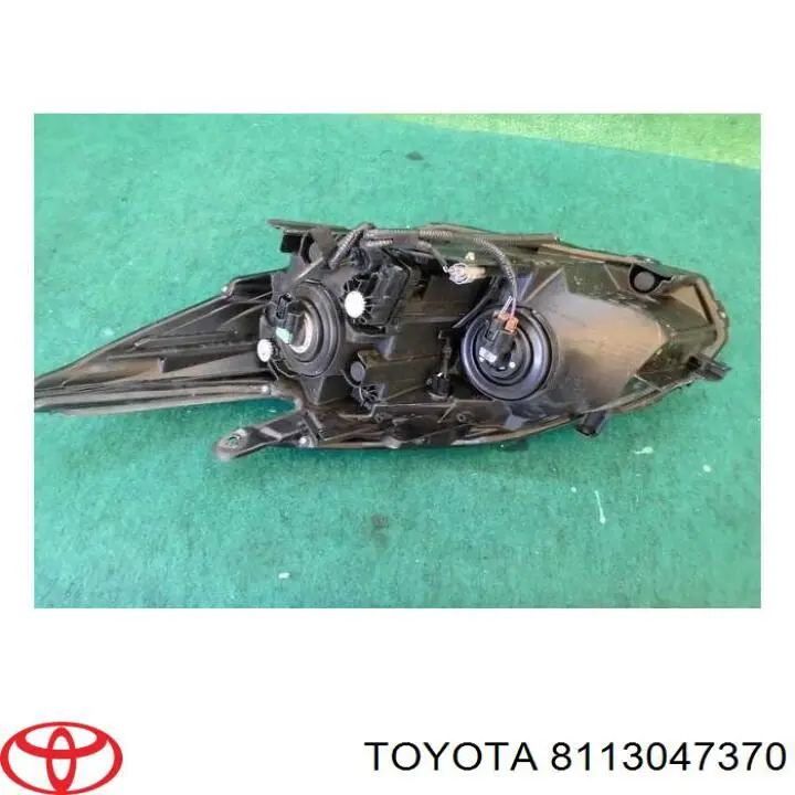 Купити 8113047253 Toyota Права блок фара