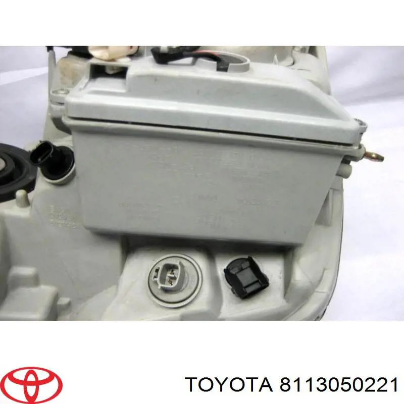 Купити 8113050221 Toyota Права блок фара