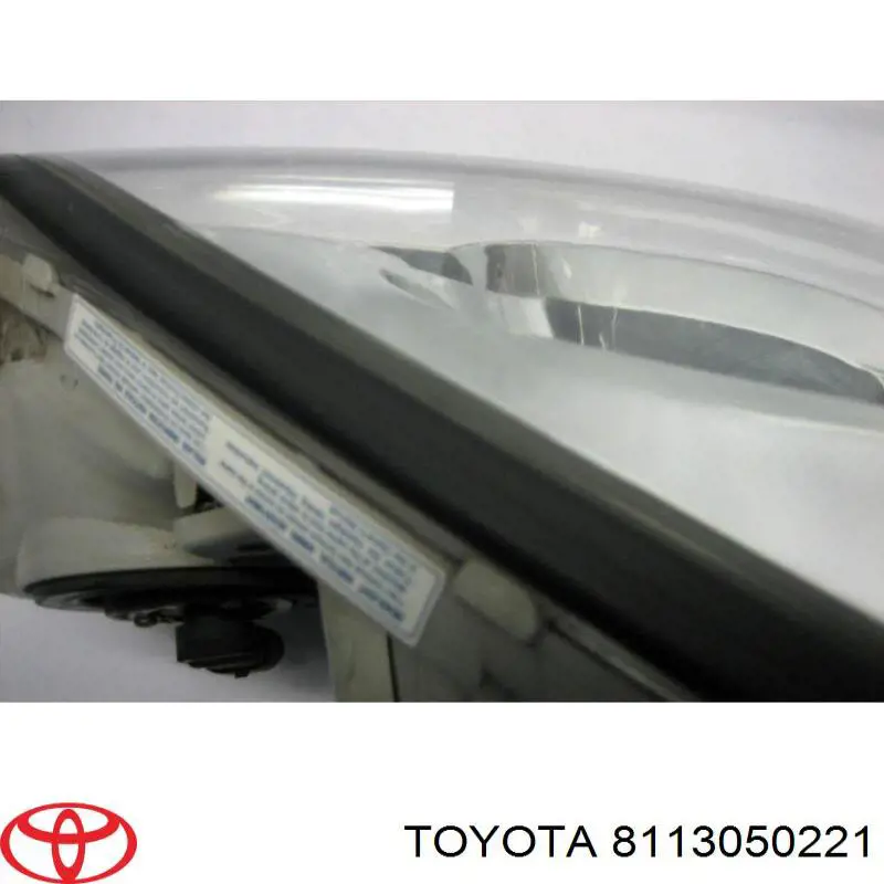 Фара права 8113050221 Toyota