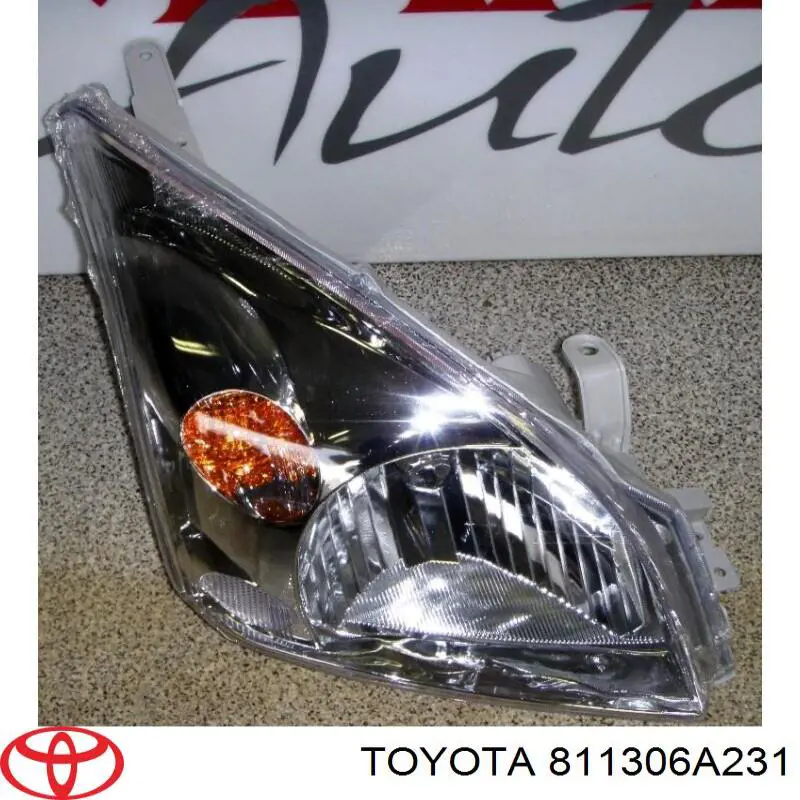 811306A231 Toyota Фара правая
