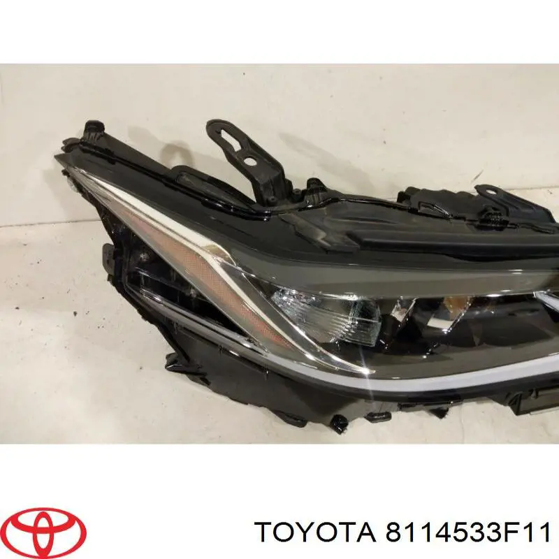 8114533F11 Toyota Основна фара - вставка