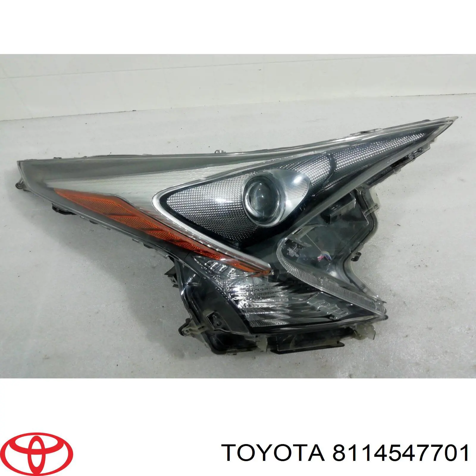 Фара права 8114547701 Toyota