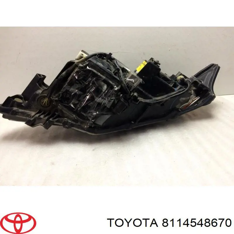 Фара права 8114548670 Toyota