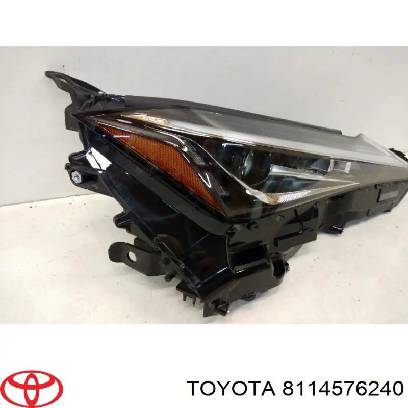 Фара правая Toyota 8114576240 ціна, від 738.01 USD