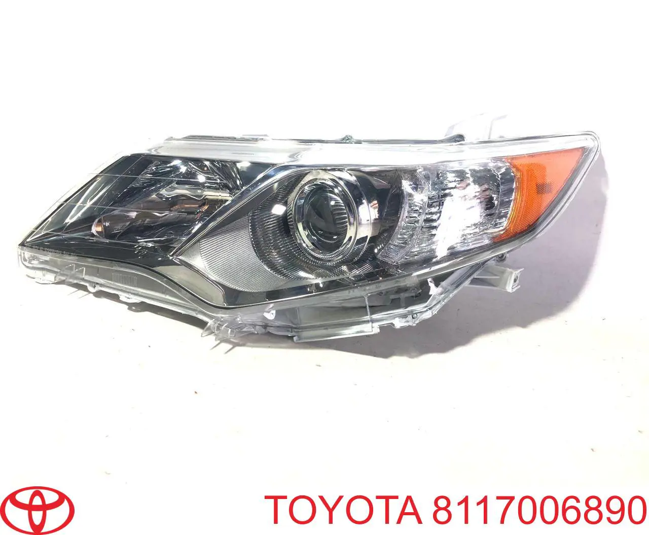 8117006890 Toyota Фара дальнього світла в зборі