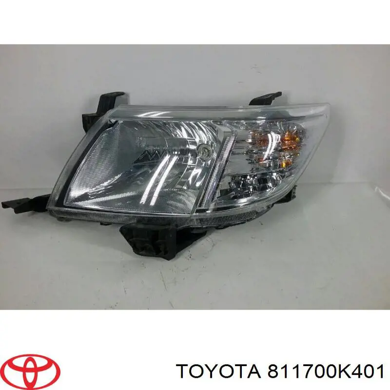 811700K401 Toyota Фара ліва передня