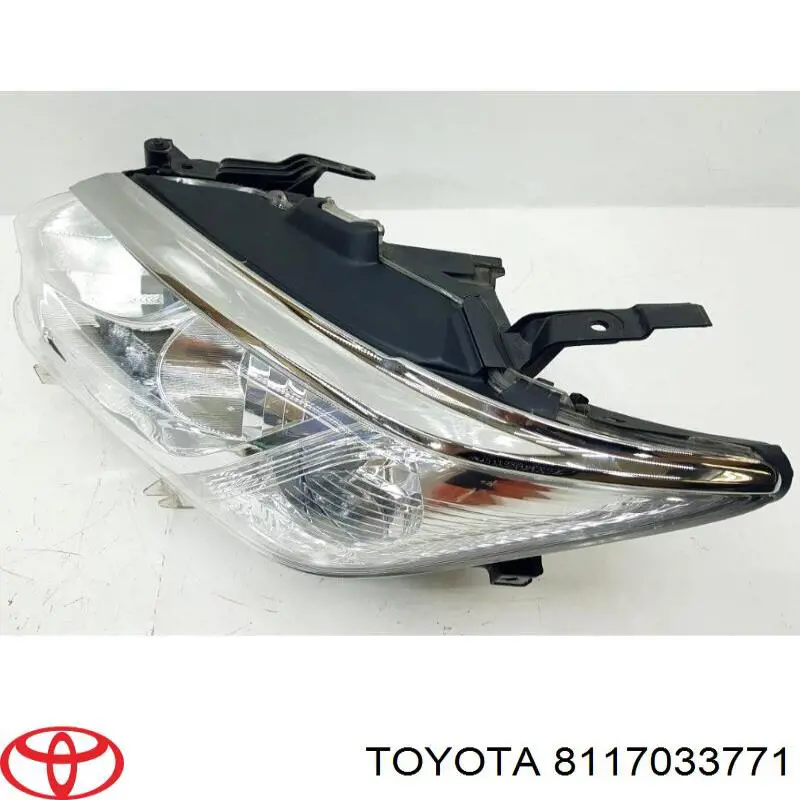 Фара ліва 8117033771 Toyota