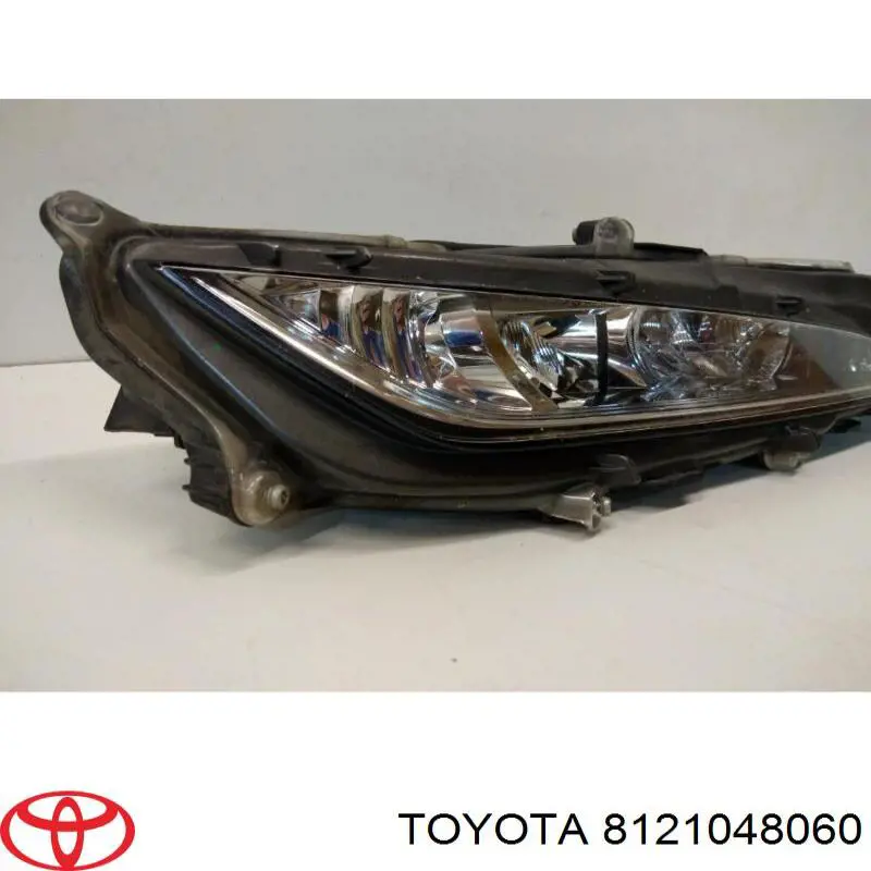 Туманка права Toyota 8121048060 ціна, від 169.30 USD