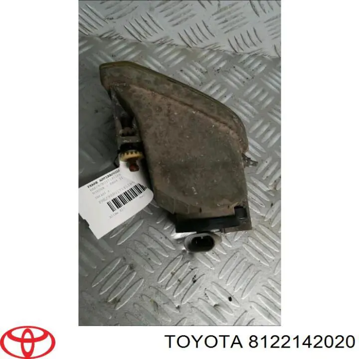 8122142020 Toyota фара протитуманна, ліва