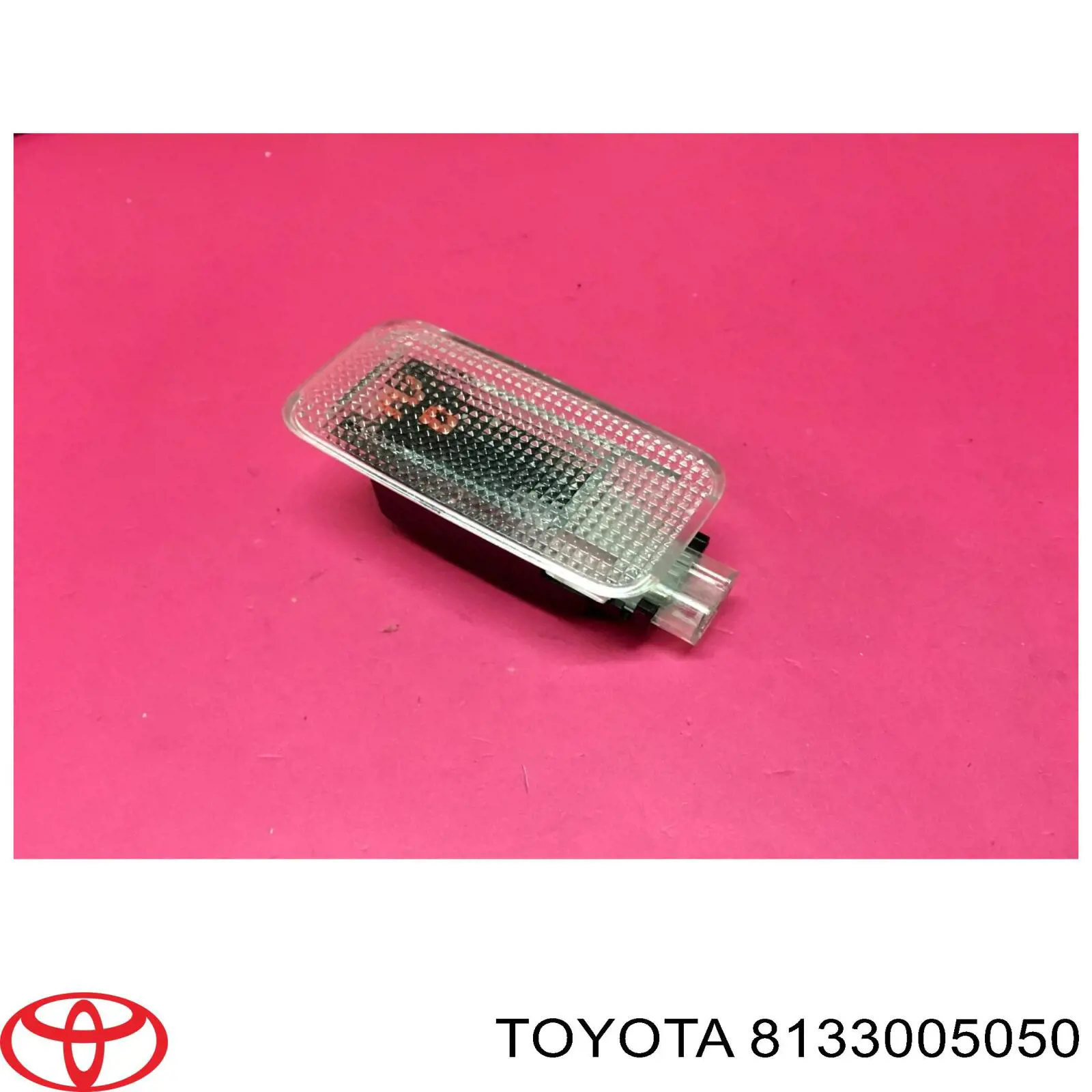 Лампа підсвічування в двері, передньої правої Toyota 8133005050 ціна, від 393.75 UAH
