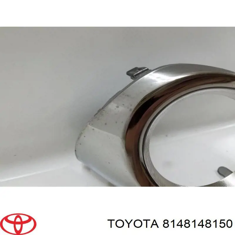Купити 8148148150 Toyota Обід (окантовка) фари противотуманної, правої