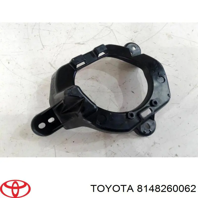 Купити 8148260062 Toyota Кронштейн кріплення протитуманною фари, лівою