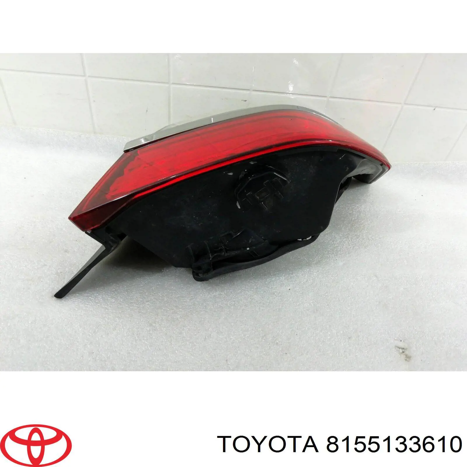 Задній правий зовнішній ліхтар Toyota 8155133611 ціна, від 149.12 USD