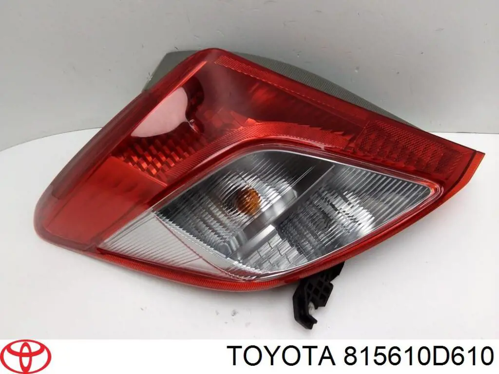 815610D610 Toyota Задня ліва фара