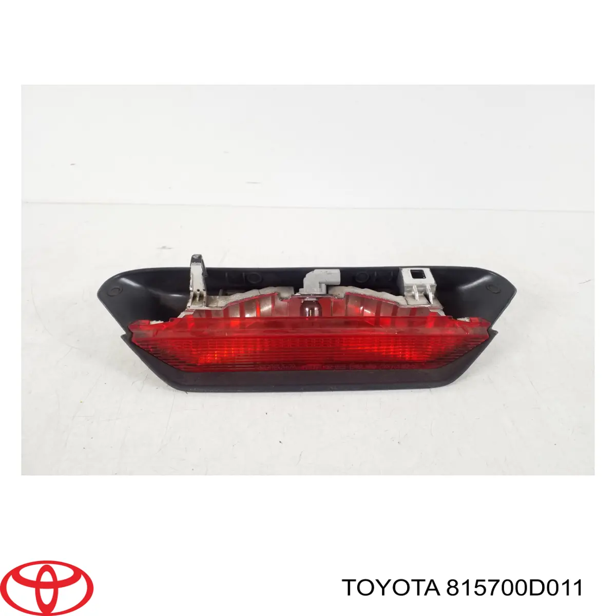815700D010 Toyota Стоп-сигнал заднього скла