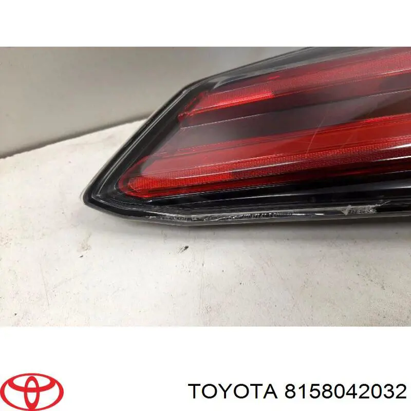 8158042032 Toyota Ліхтар задній правий, внутрішній