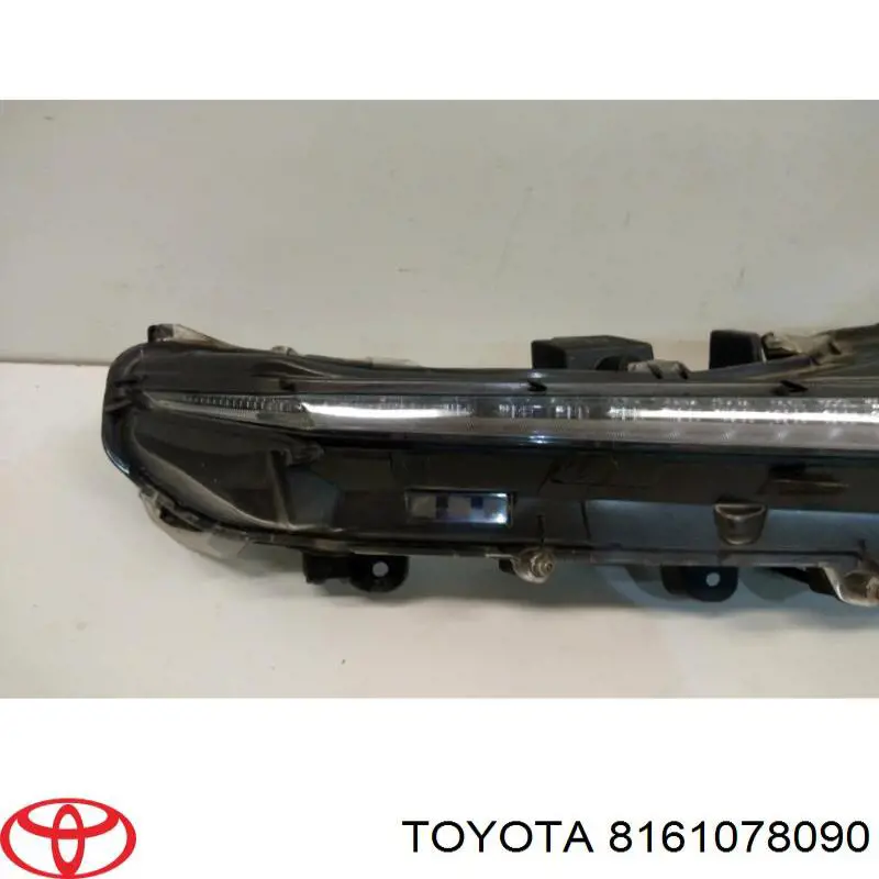 8161078090 Toyota Габарит-покажчик повороту, правий