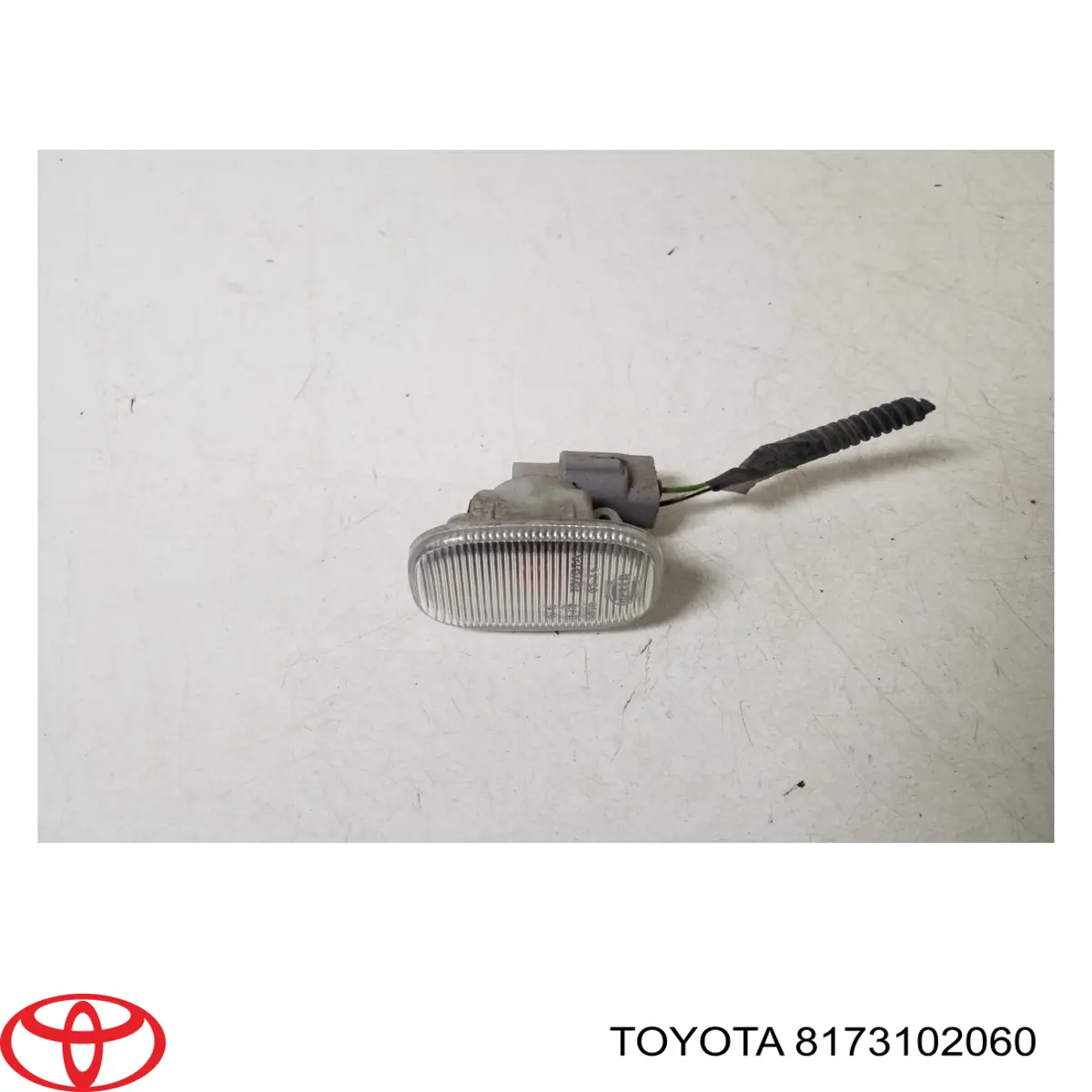 8173102060 Toyota Повторювач повороту в крило
