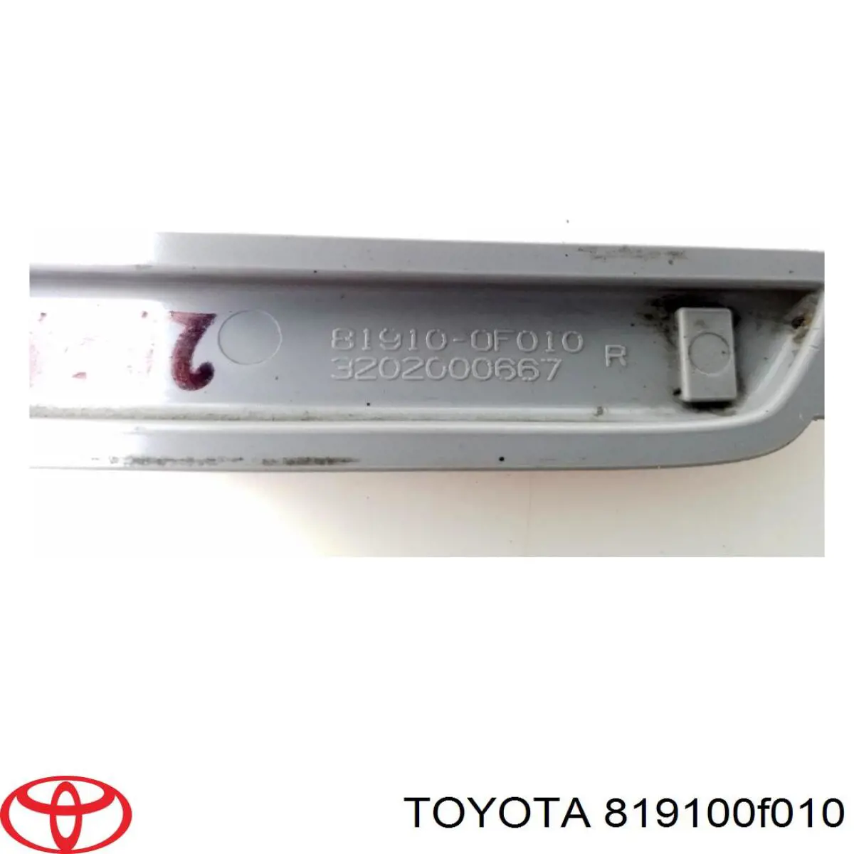 Купити 819100F010 Toyota Відбивач бампера заднього правий