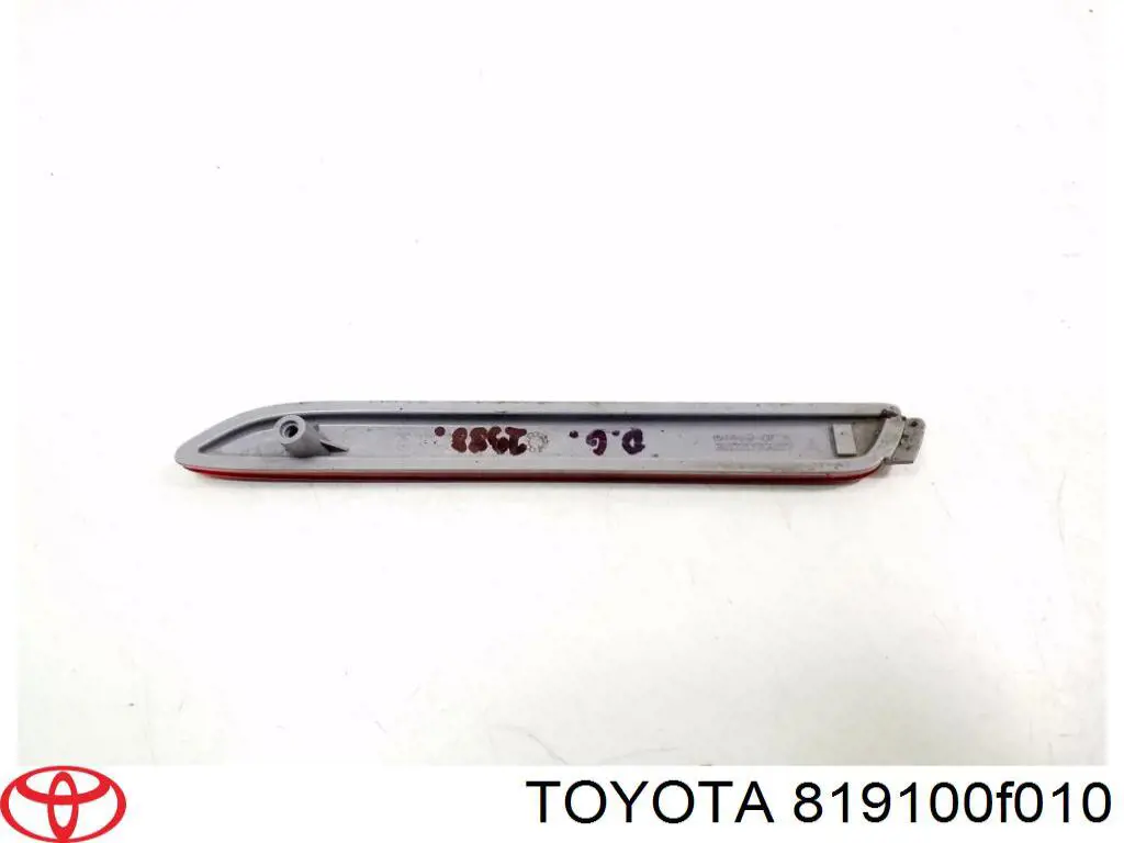 Катафот (відбивач) заднього бампера, правий 819100F010 Toyota