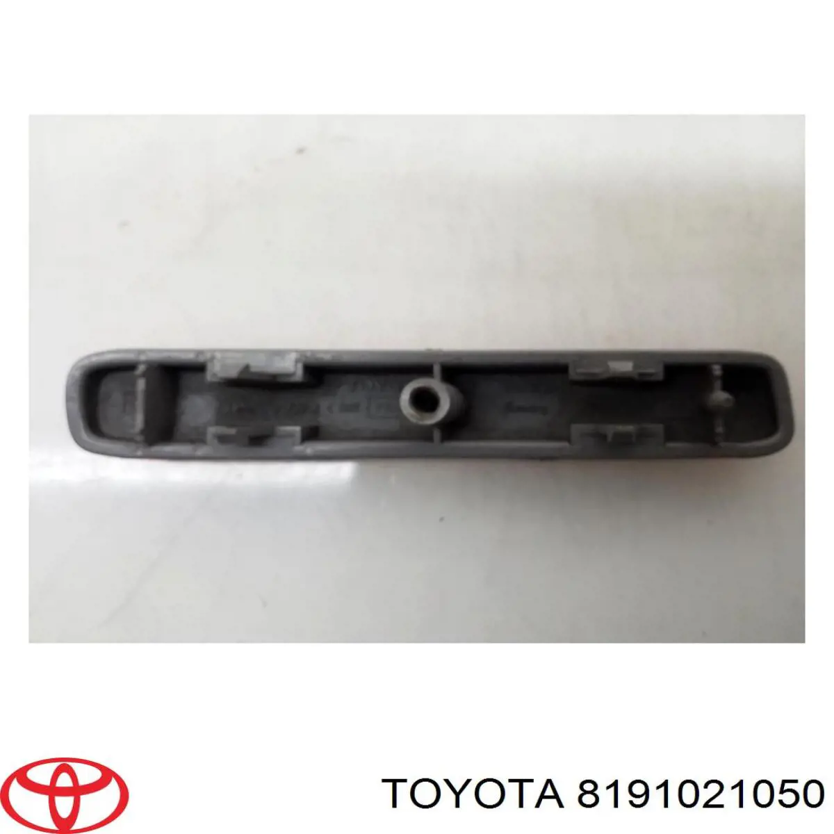 Правий катафот бампера Toyota 8191021050 ціна, від 1.35 USD