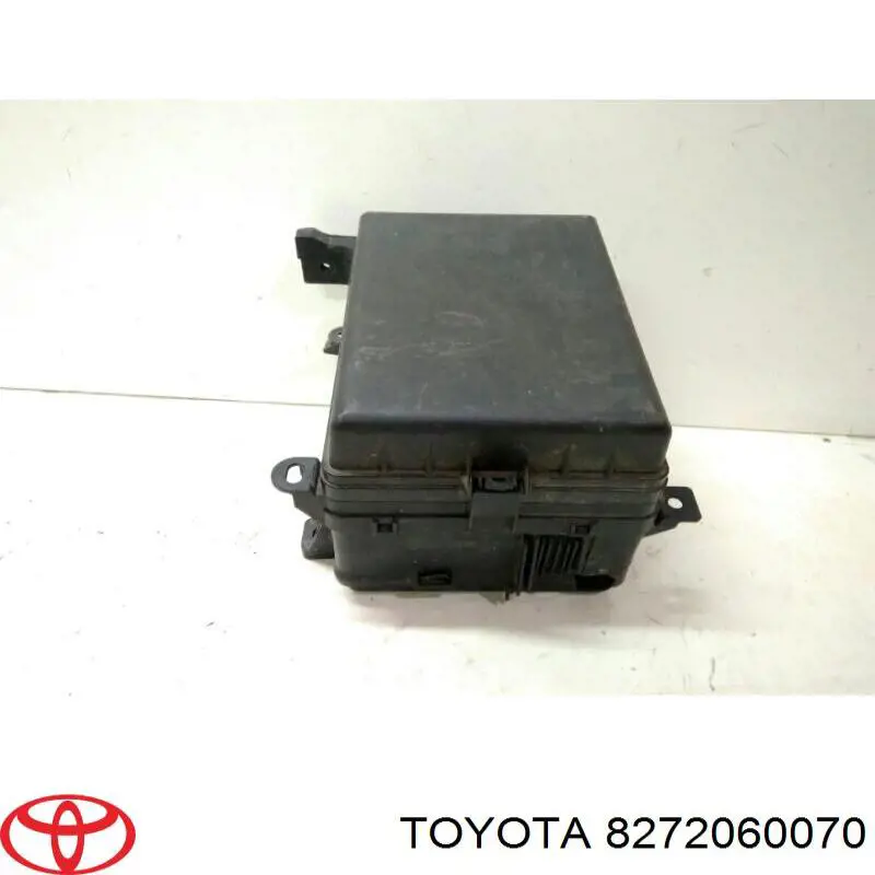 Купити 8272060070 Toyota Корпус запобіжників