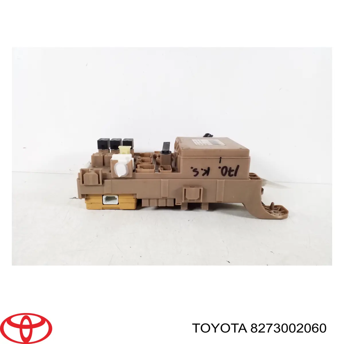 Коробка запобіжників Toyota Corolla хетчбек (E12U) (2002 - 2006) ціна, від 18.93 USD